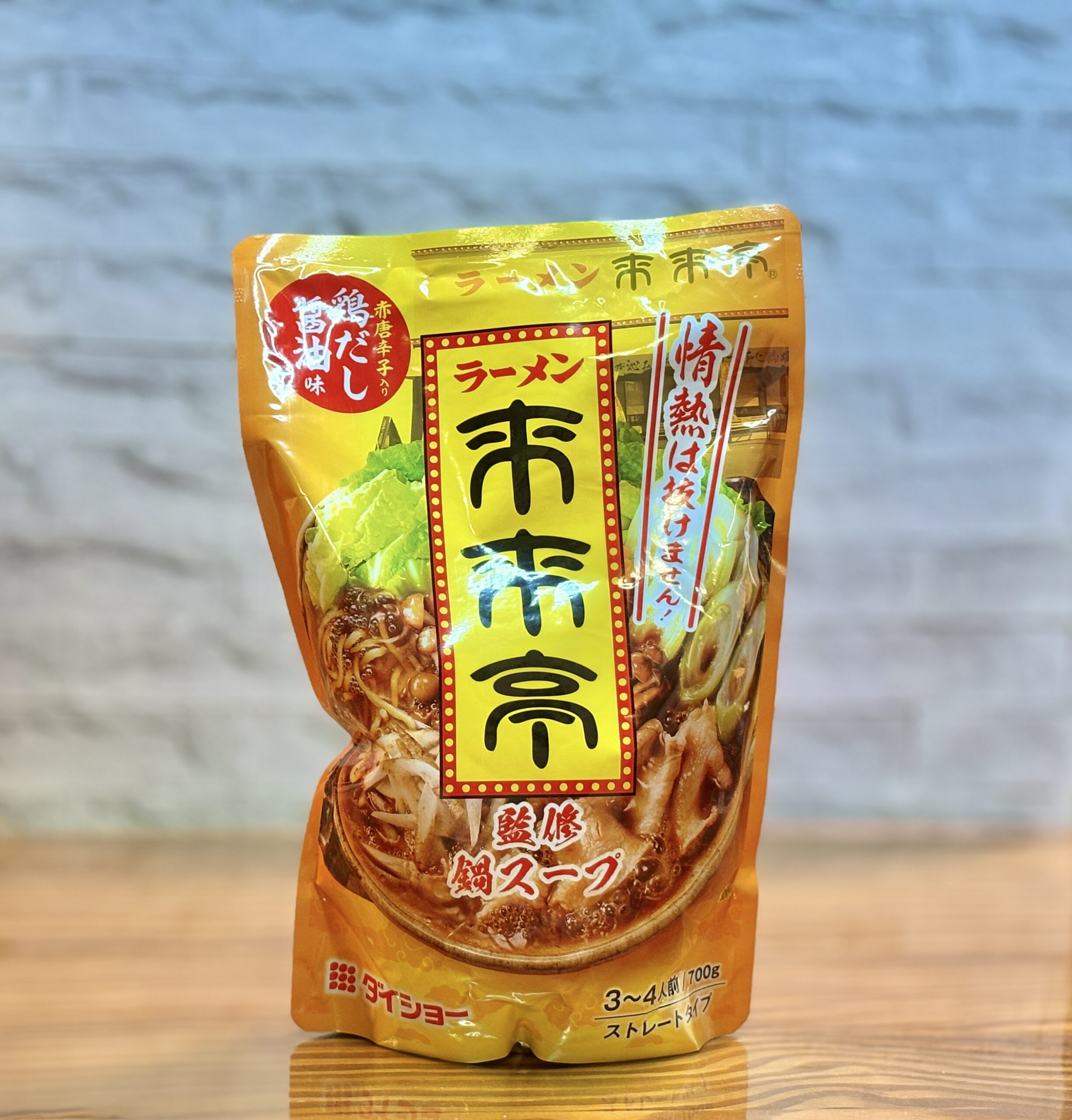 ダイショーのラーメン来来亭鍋スープのパッケージ写真。3〜4人前のストレート鍋スープで、おうち鍋や鍋料理に使える鍋の素。