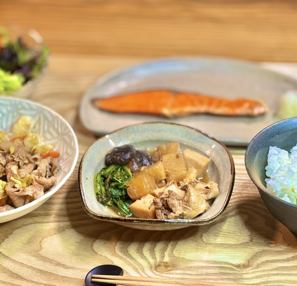 里芋と大根、椎茸と豚肉の煮物｜味がしみた和食の定番おかず