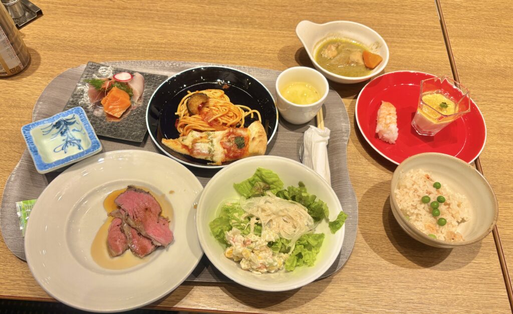 TAOYA志摩の夕食バイキング。パスタやピザ、ローストビーフ、寿司、ご飯など和洋さまざまな料理が揃う満足度の高いビュッフェ
