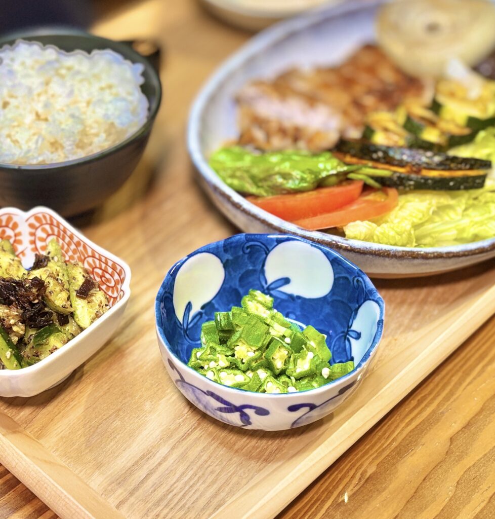 さっと茹でてポン酢をかけるだけの刻みおくら。簡単副菜レシピ