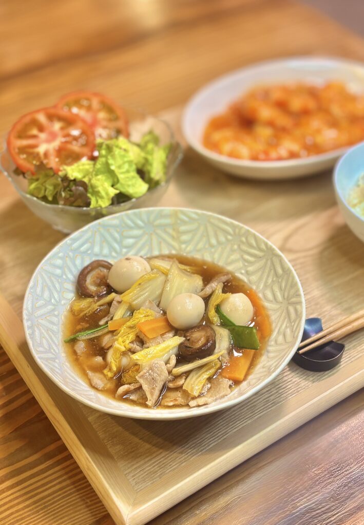 うずらの卵・白菜・椎茸・豚肉・にんじん入りのオイスターソース八宝菜｜具だくさんでとろっとしたあんがやさしい旦那キッチンの八宝菜レシピ