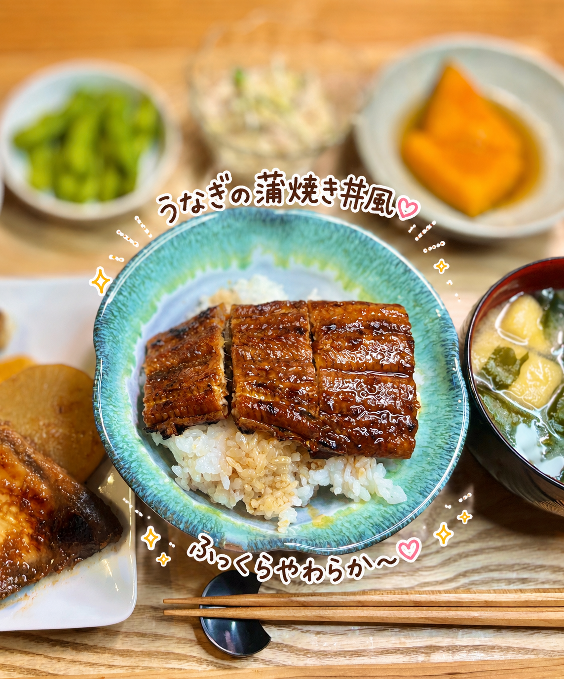 市販のうなぎをふっくら温めてご飯にのせた、香ばしい手作りうな丼