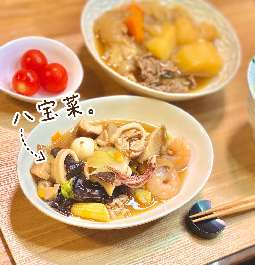 えび・いか・豚肉・うずら卵・きくらげ・椎茸・白菜・ヤングコーンなどを使った具だくさん八宝菜。海鮮と野菜をたっぷり楽しめるごはんに合う簡単中華おかず