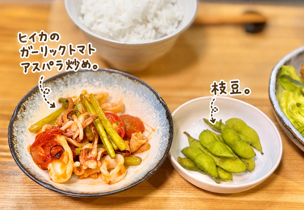 ヒイカとトマト、アスパラをにんにくと鷹の爪で炒めたヒイカのガーリックトマトアスパラ炒めと枝豆の簡単副菜