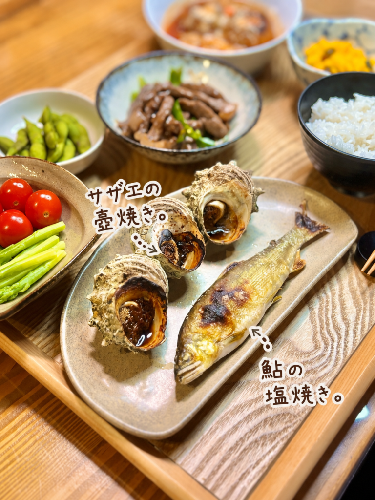 香ばしく焼いた鮎の塩焼きとサザエの壺焼き。家庭で楽しむ鮎のおいしい焼き方とサザエの簡単壺焼きレシピにもおすすめの魚介料理